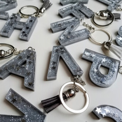 Schlüsselanhänger A-Z in grau/silber "Glitzer & Sterne"