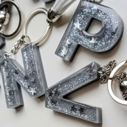 Schlüsselanhänger A-Z in grau/silber "Glitzer & Sterne"