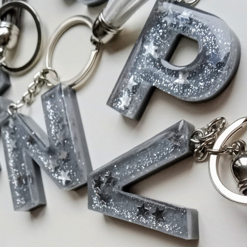 Keychain A-Z in grey/silver "glitter & stars"