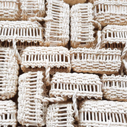 Körbchen aus Maisblättern in natur beige