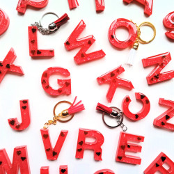 Schlüsselanhänger A-Z in rot "Glitzer & Herzen"