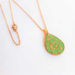 Necklace pendant, green with gold leaf